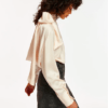 Chemisier en satin blanc cassé avec nœud Esatin Essentiel Antwerp – Image 5
